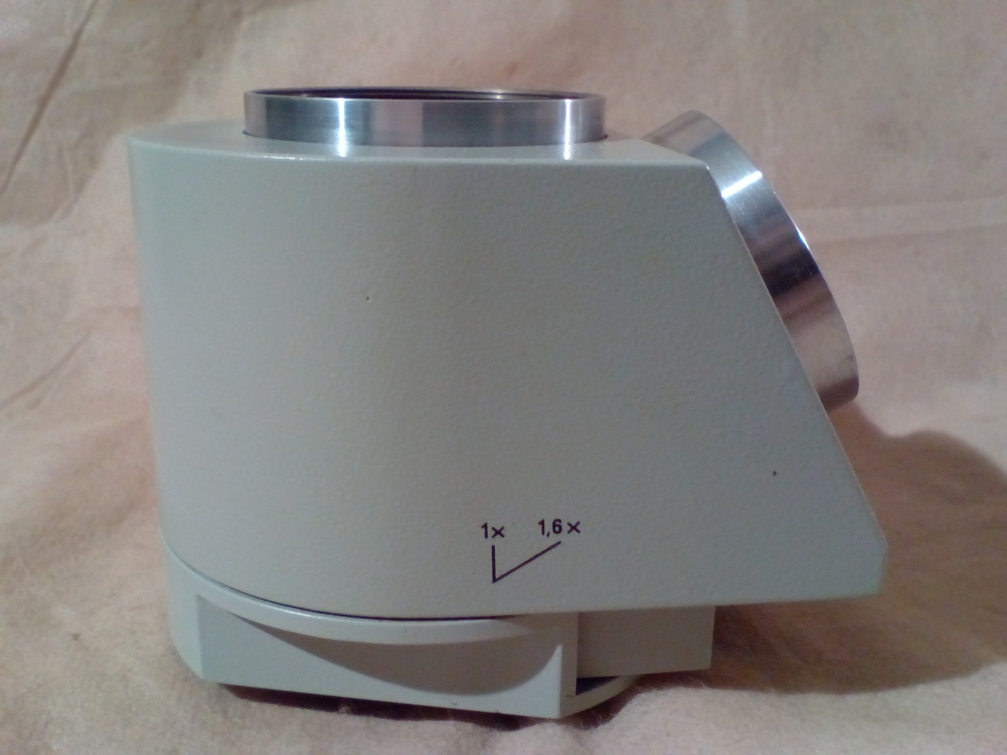 Na zdjęciu jest część mikroskopowa Carl Zeiss Jena Trinocular Head for Microval- microscopes - zdjęcie #2